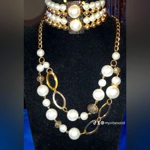 GOLD AND PEARL SET